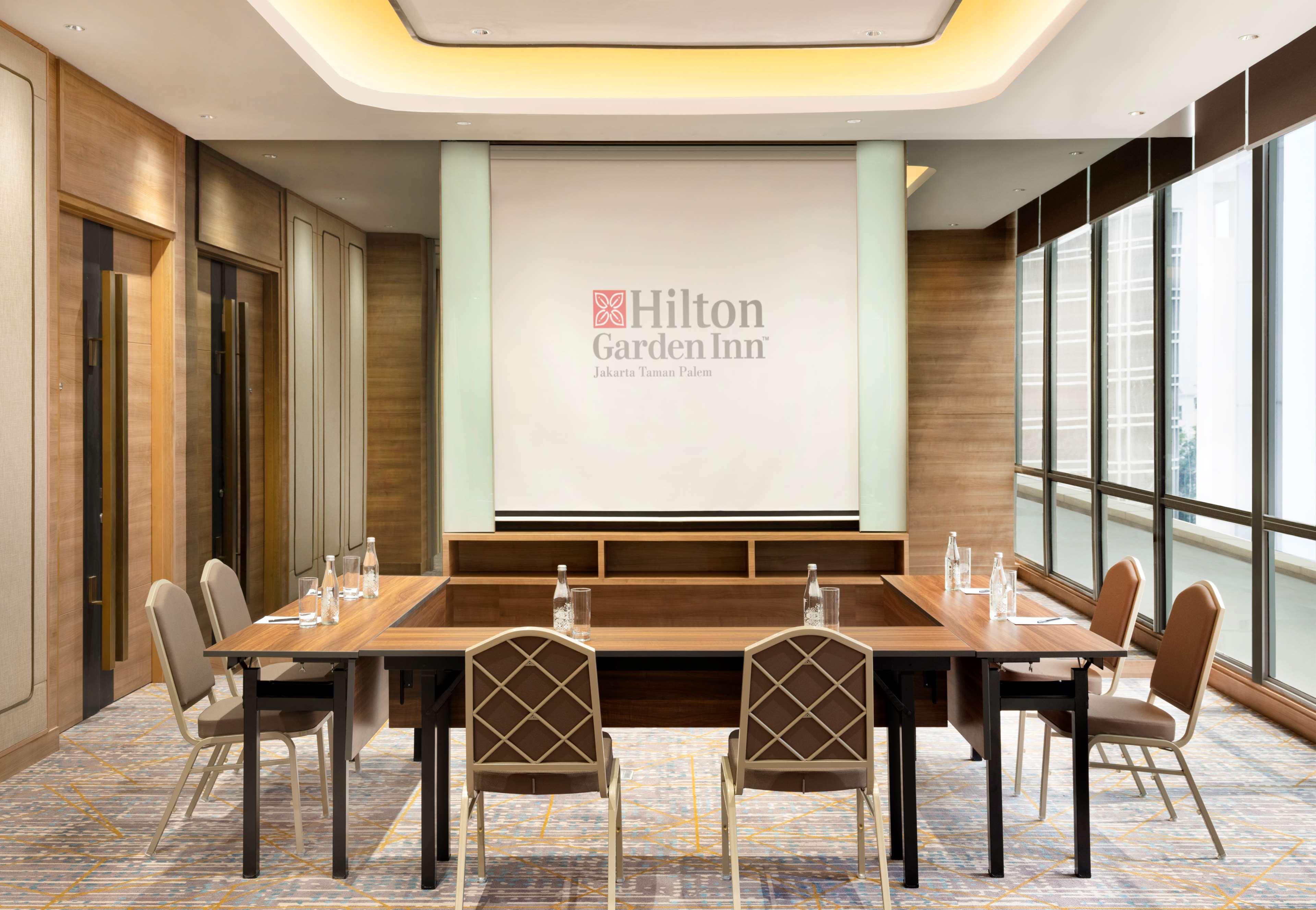 Hilton Garden Inn Jakarta Taman Palem Dış mekan fotoğraf