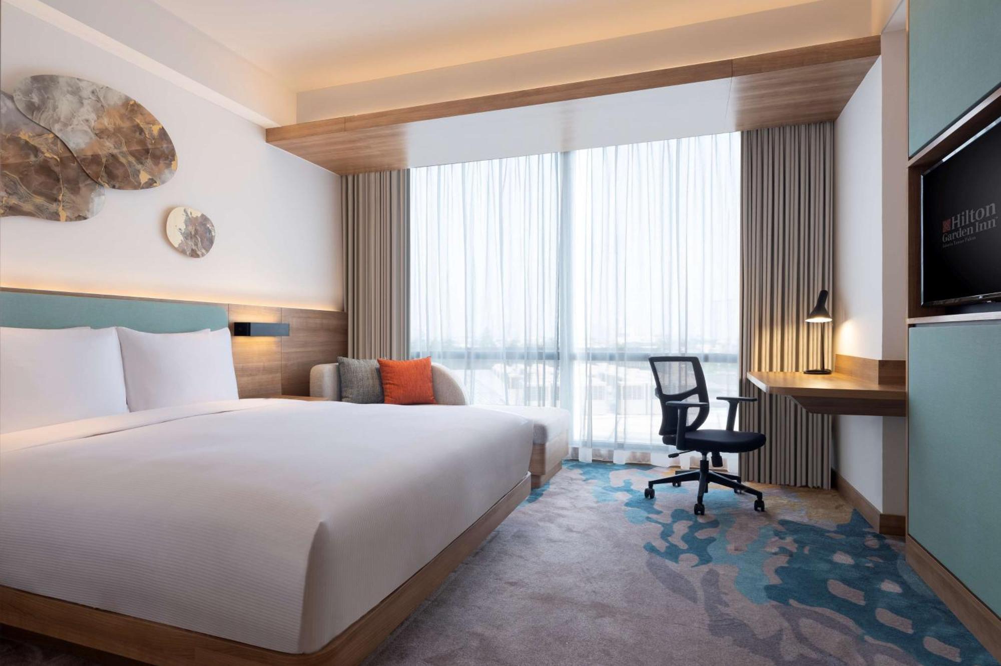 Hilton Garden Inn Jakarta Taman Palem Dış mekan fotoğraf