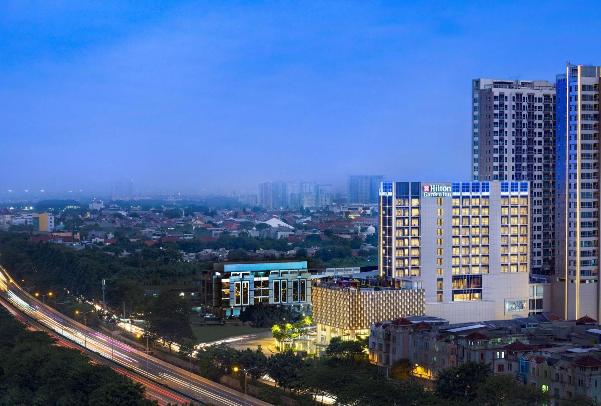 Hilton Garden Inn Jakarta Taman Palem Dış mekan fotoğraf