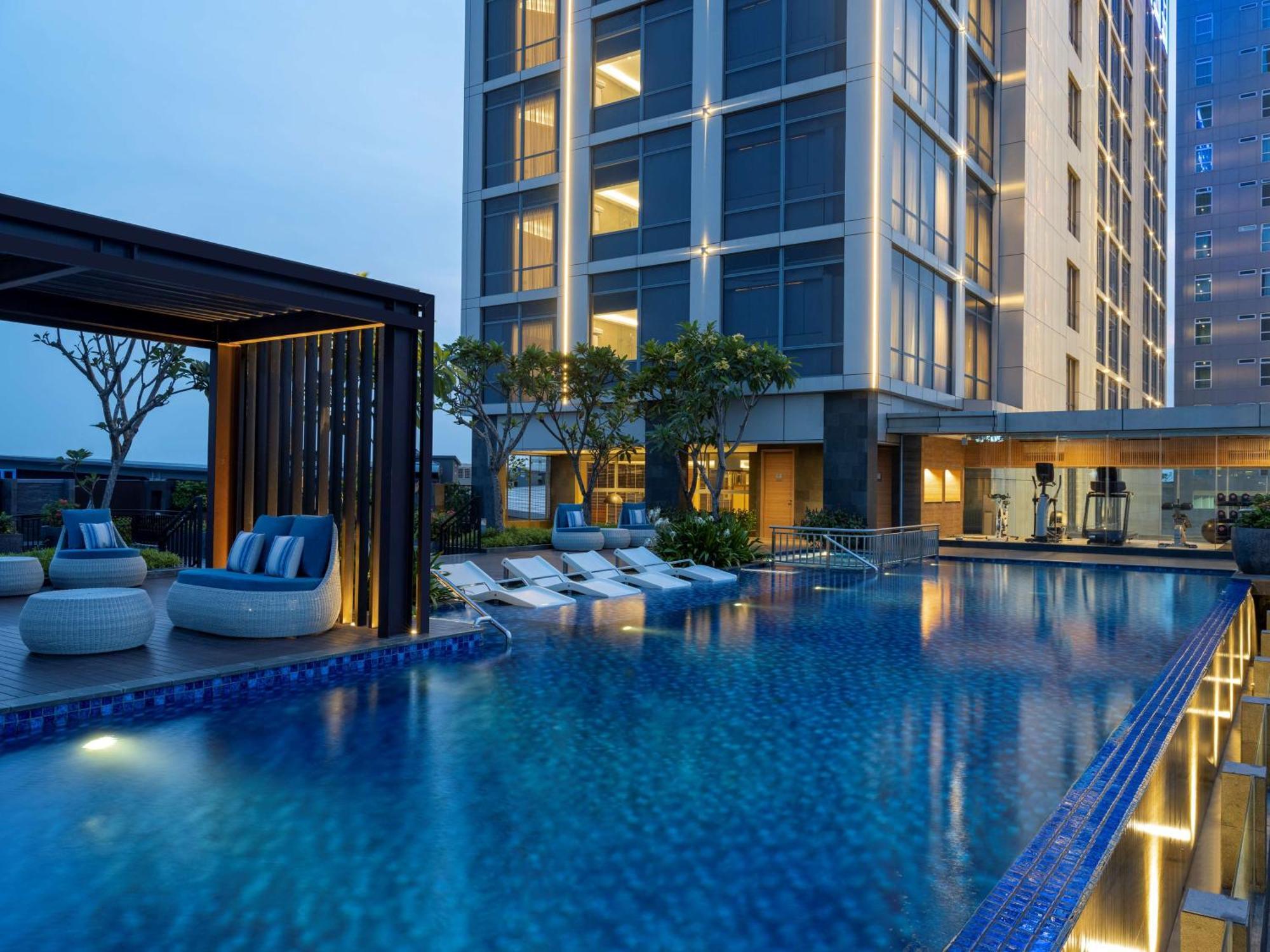 Hilton Garden Inn Jakarta Taman Palem Dış mekan fotoğraf